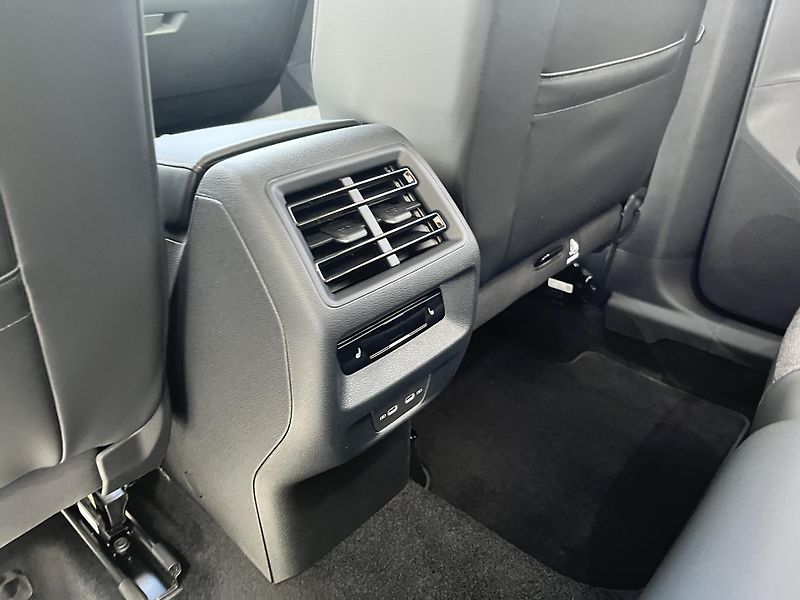 Volkswagen Tiguan People 1,5 TSI 150 kW eHybrid - fotka 21 z 24