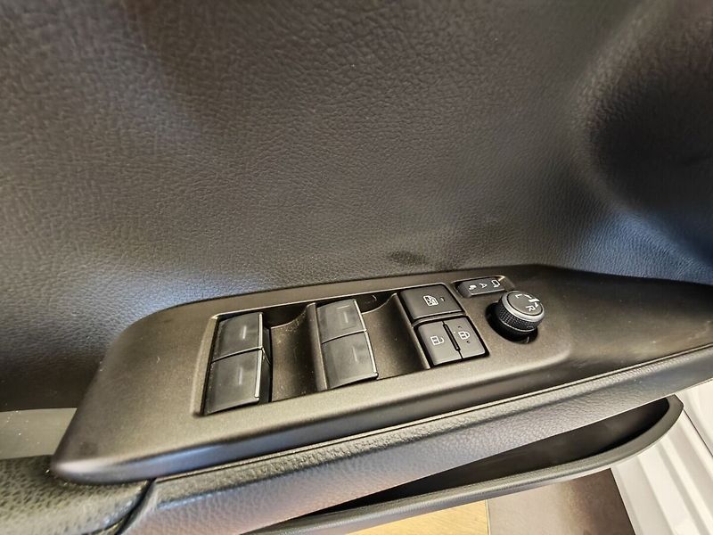 Toyota Camry Prestige - fotka 19 z 38