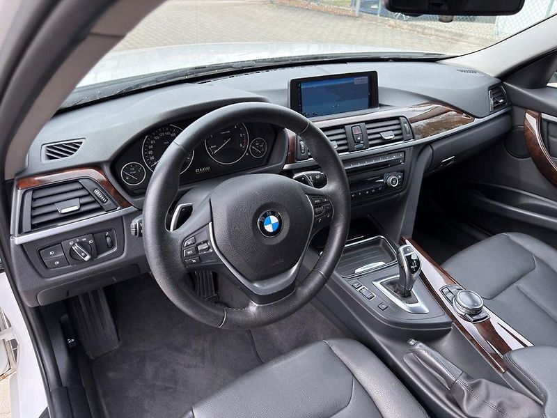 BMW Řada 3 320d 4x4 135 kW automat - fotka 13 z 22