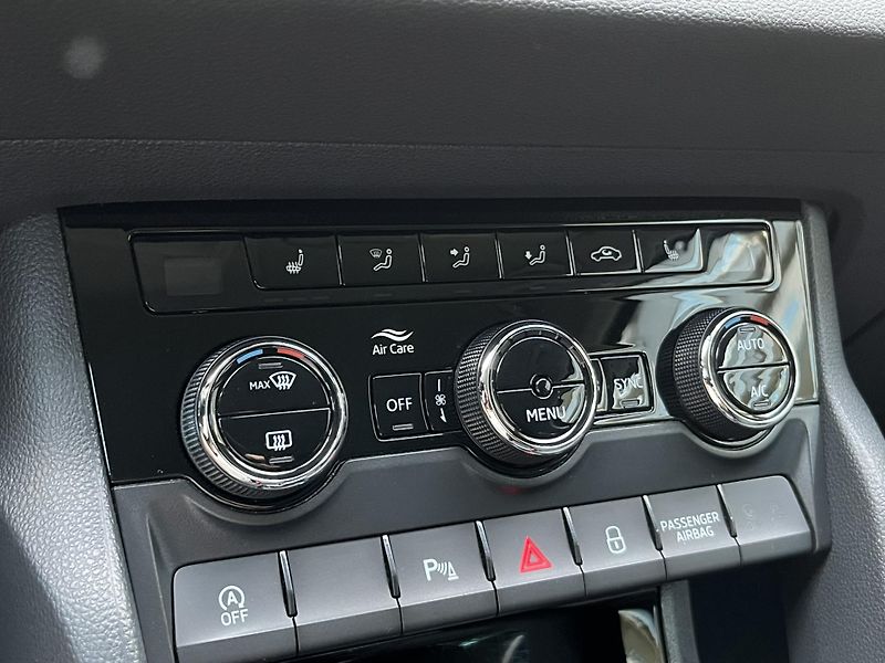 Škoda Karoq (2018) STYLE 2.0 TDI 4x4 DSG, NOVÉ ČR - fotka 25 z 35