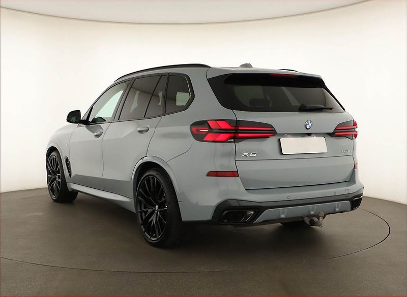 BMW X5 (2025) xDrive40i, M PAKET, DPH - fotka 4 z 30