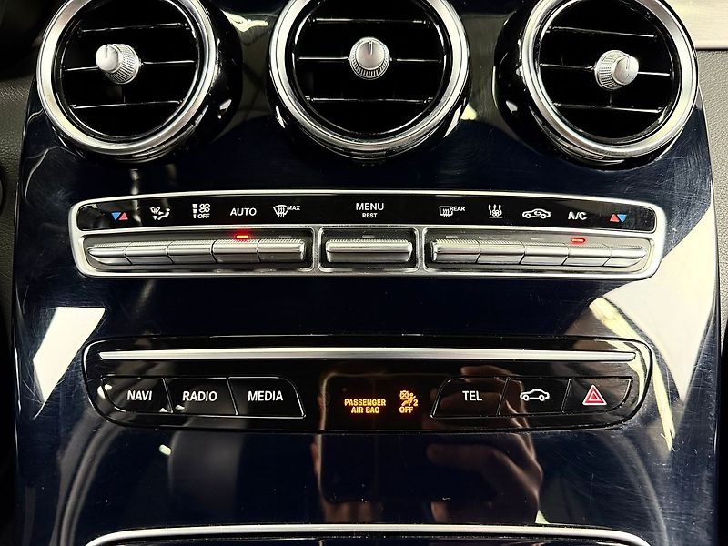 Mercedes-Benz Třídy C 300d AMG, WEBASTO, BURMESTER, - fotka 20 z 25