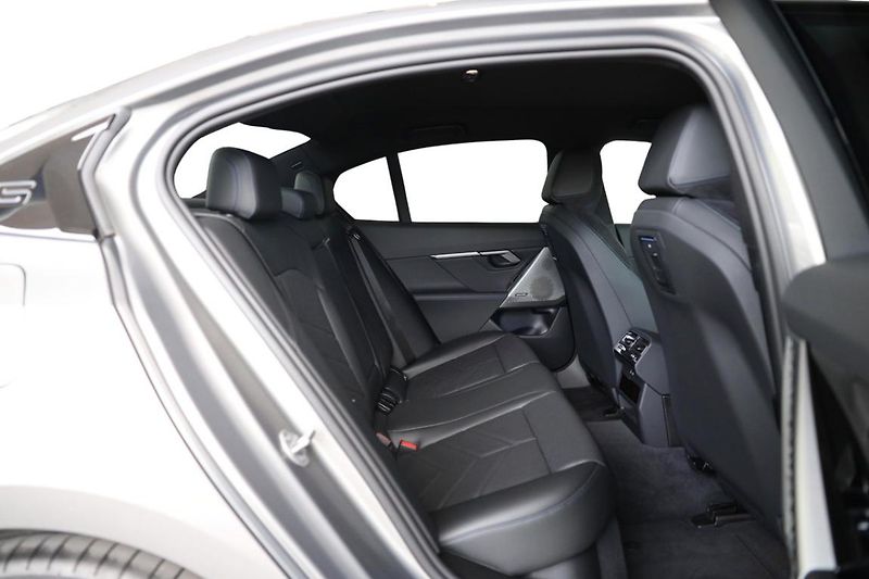 BMW Řada 5 540d xDrive Sedan - fotka 6 z 26