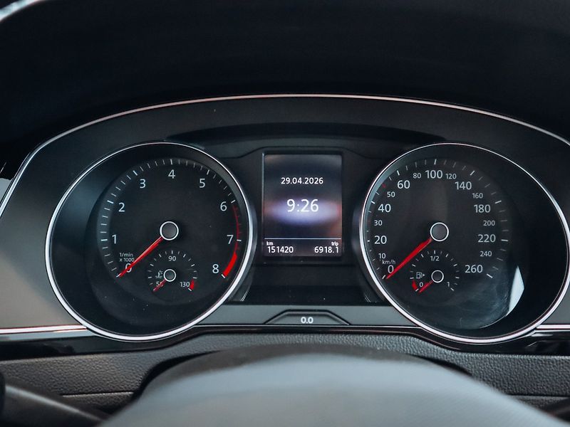 Volkswagen Passat 1.5 TSI 110 kW DSG Elegance - fotka 10 z 28