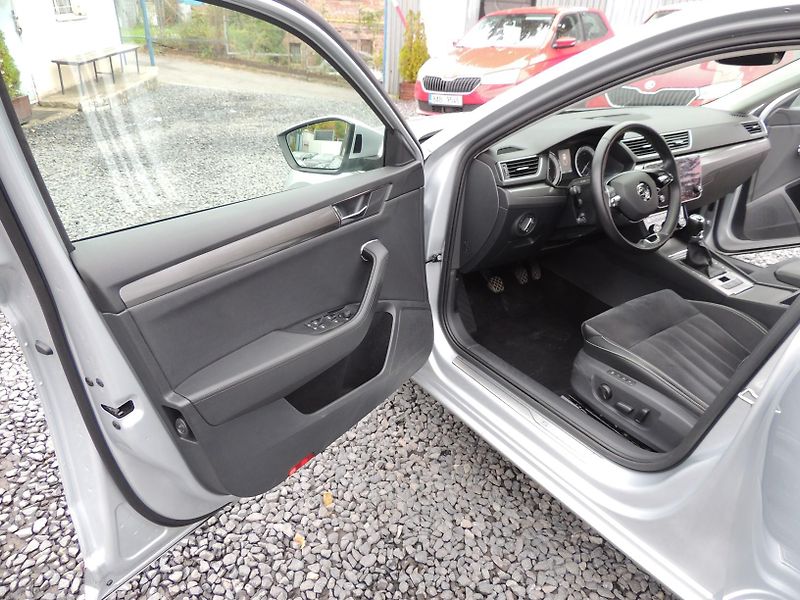 Škoda Superb (2020) 2.0TDi,110kw,Style,webasto,ČR - fotka 13 z 39