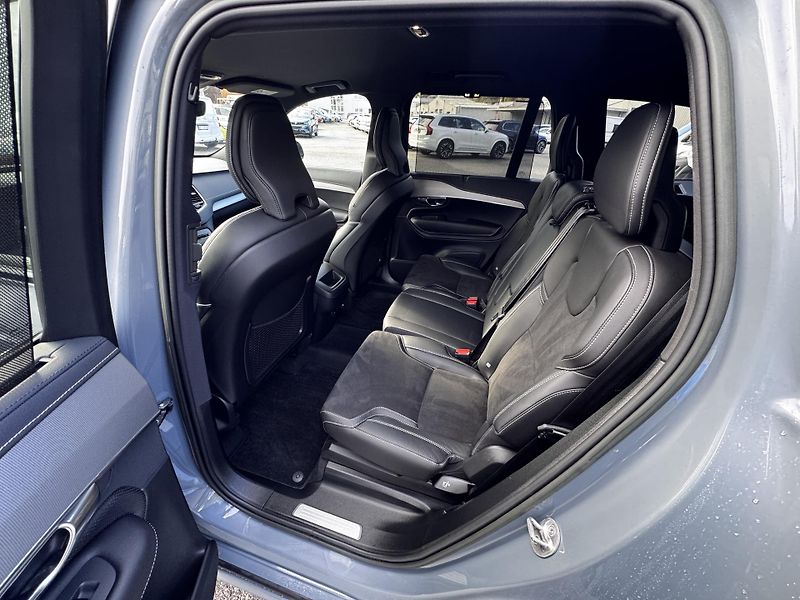 Volvo XC90 B5 AWD(nafta) R-DESIGN+ kola  - fotka 17 z 39