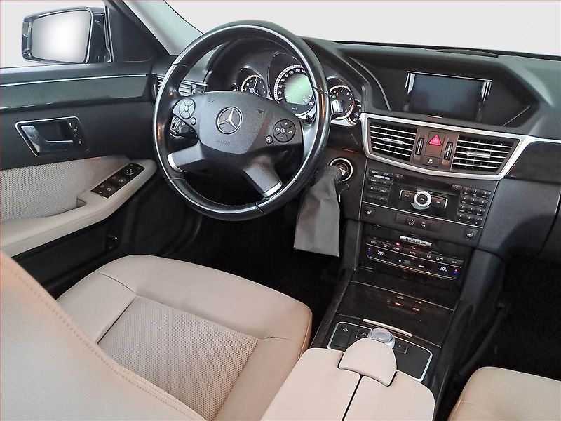 Mercedes-Benz Třídy E (2009) E 350 CGI, Automat - fotka 7 z 19
