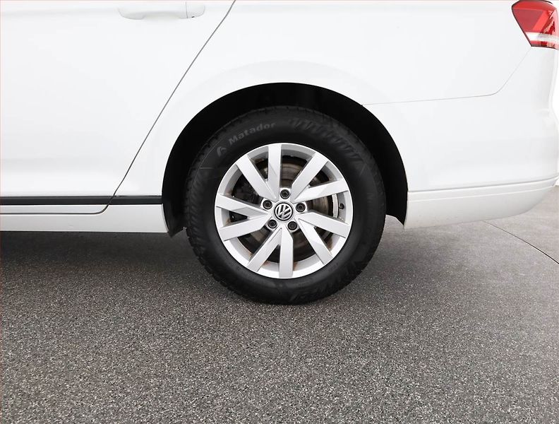 Volkswagen Passat (2017) 2.0 TDI, Serv.kniha, Navi - fotka 15 z 15
