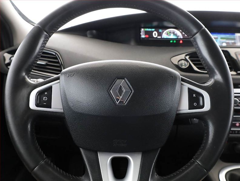 Renault Grand Scénic (2012) 2.0 dCi, po STK, Tažné - fotka 8 z 17