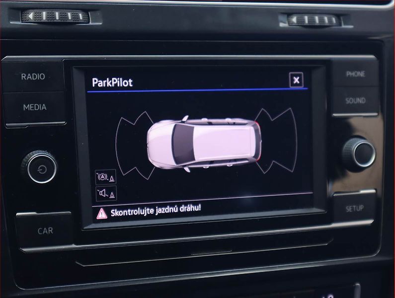 Volkswagen Golf (2018) 1.6 TDI, Tempomat - fotka 19 z 19