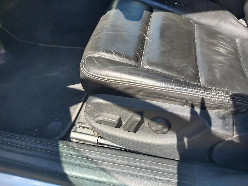 Audi A6 (2005) 3,2 Avant Quatro - fotka 31 z 36