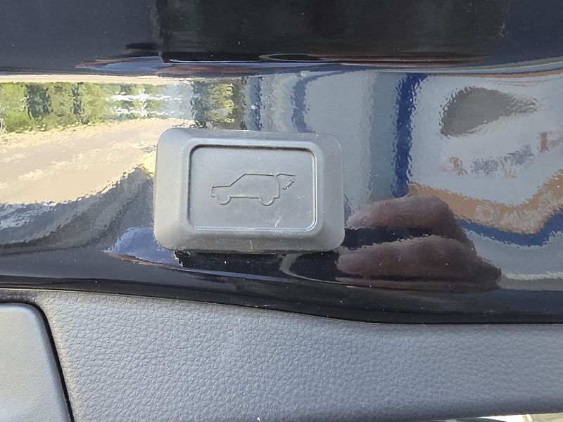 Toyota RAV4 2.0-4x4-AUT-1.MAJITEL-ZÁRUKA - fotka 35 z 40