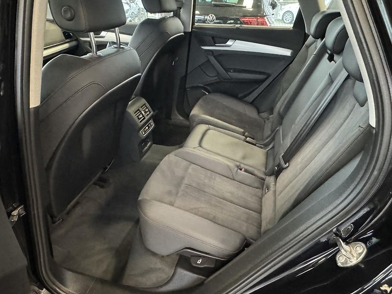 Audi Q5 (2023) 40TFSI 4x4 Advanced Tažné LED  - fotka 16 z 42