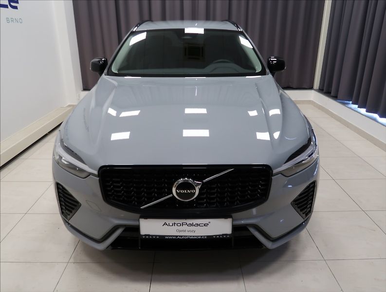 Volvo XC60 2,0 B4 AWD PLUS DARK 1. MAJ ČR - fotka 3 z 55