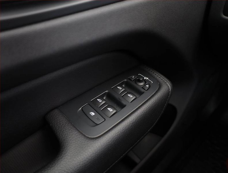 Volvo XC60 (2021) Momentum B4 AWD - fotka 17 z 20