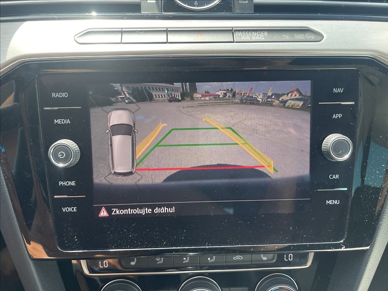 Volkswagen Passat 2,0 TDI 140kW BMT 4MOT DSG Hig - fotka 21 z 42