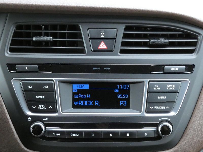 Hyundai i20 1,2 /55kW - fotka 30 z 30