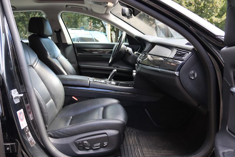 BMW Řada 7 730D XDRIVE F01 190kW - fotka 38 z 48