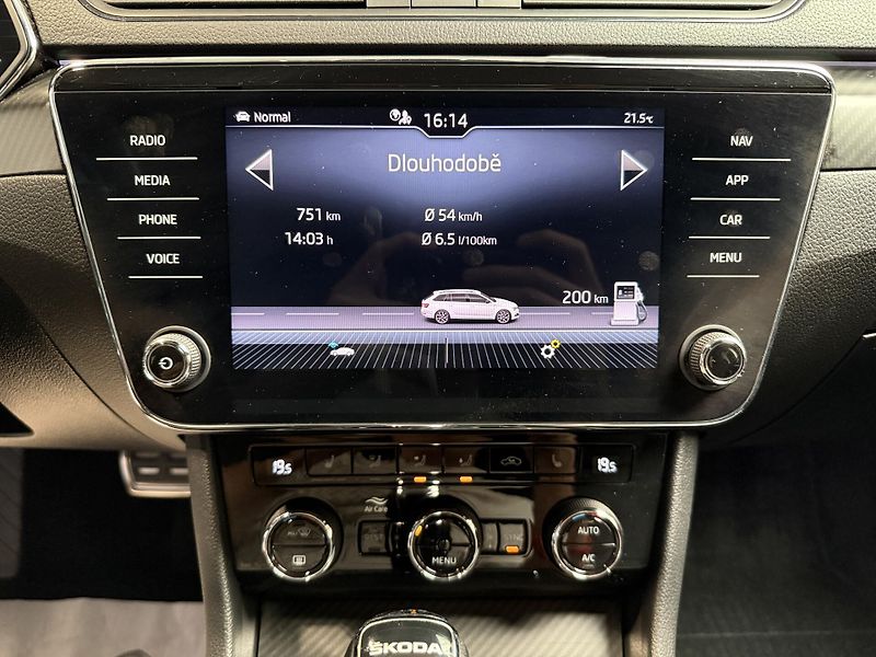 Škoda Superb 2.0 TDI 110kW SportLine Combi - fotka 8 z 14