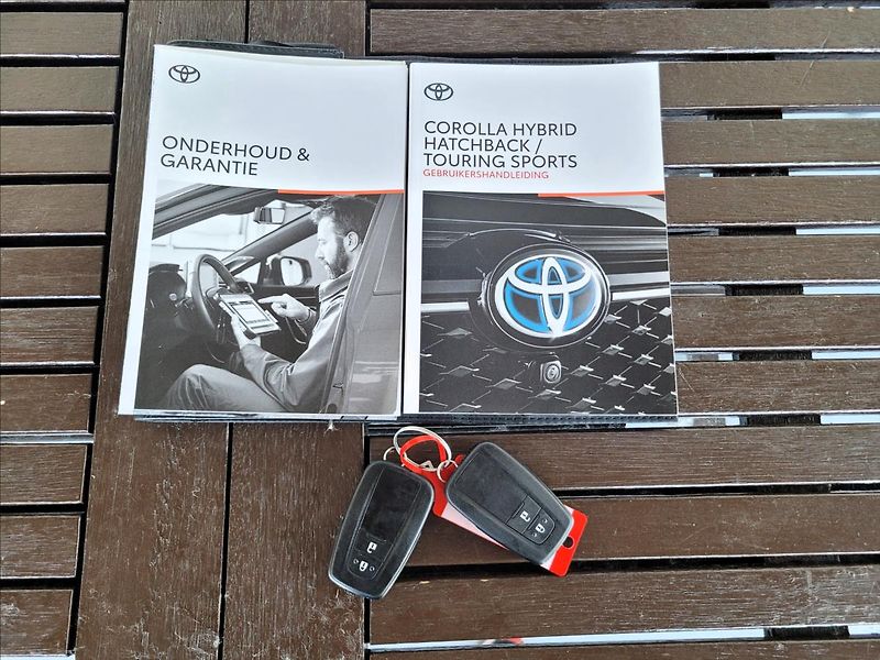 Toyota Corolla 1,8 HSD,executive,výhřev,navi - fotka 50 z 50