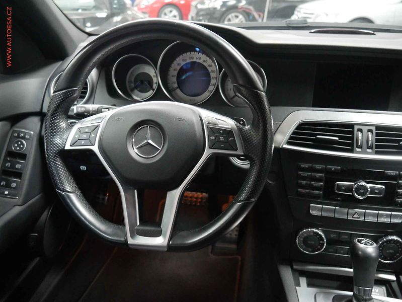 Mercedes-Benz Třídy C (2013) 1.6 C180, AT, navi, xenon - fotka 13 z 26