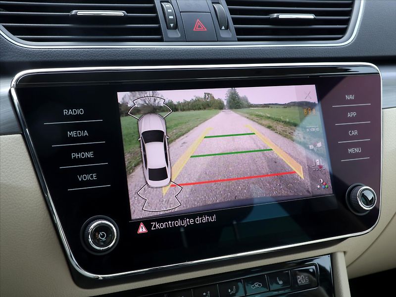 Škoda Superb 2,0 TDI 147kW DSG Style 4x4 CZ - fotka 30 z 45