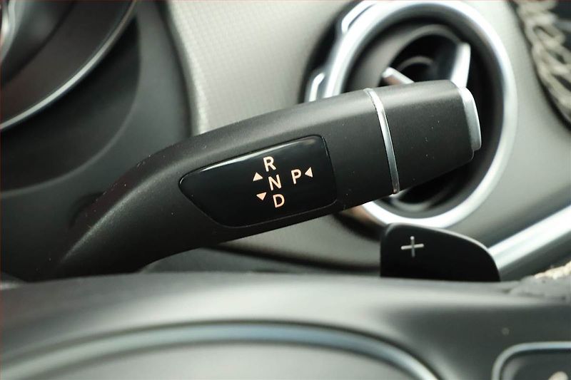 Mercedes-Benz GLA (2017) 180, Automat, Kůže, Navi - fotka 10 z 20