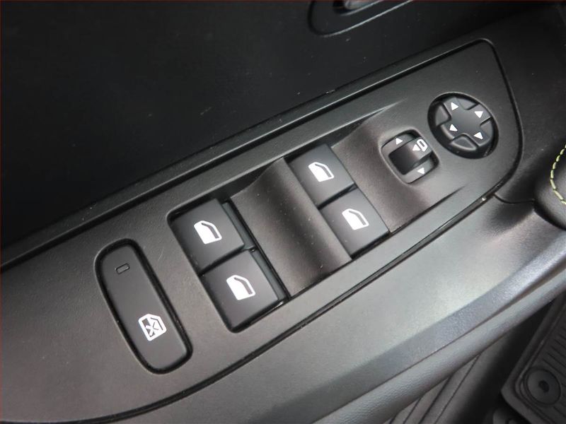 Peugeot 2008 (2022) 1.2 PureTech - fotka 15 z 15
