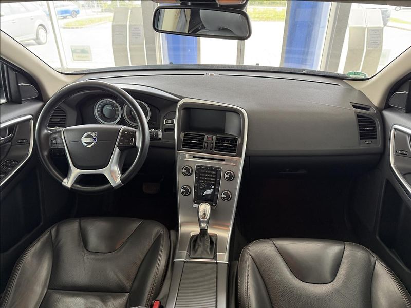 Volvo XC60 2,0   SERVISNÍ KNÍŽKA - fotka 9 z 23