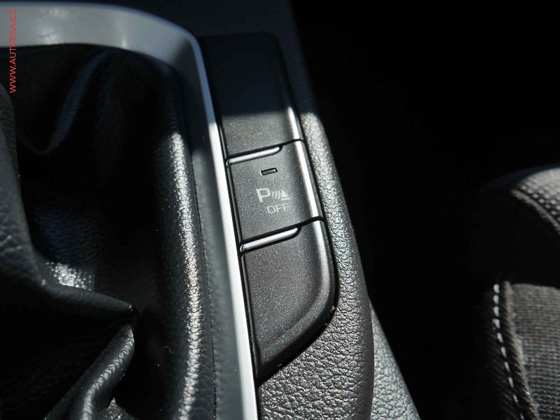 Hyundai i30 (2020) 1.5 DPi, 2.maj,ČR, AC, park - fotka 16 z 21