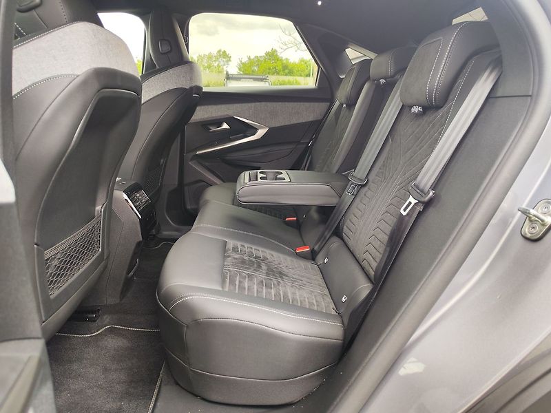 Peugeot 3008 1.2 hybrid/145kW GT e-DCS6 - fotka 13 z 40