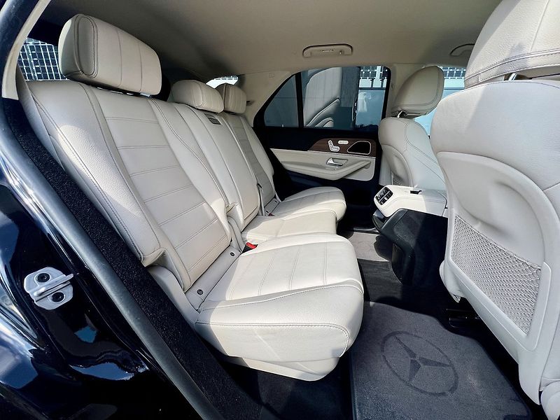 Mercedes-Benz GLE (2021) 400 d 4M AMG Line - fotka 13 z 29