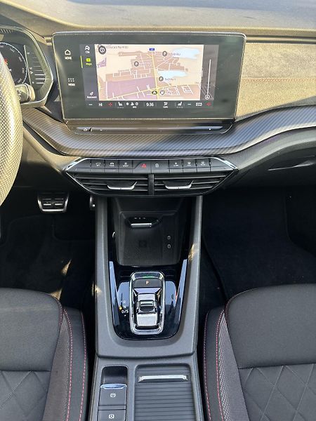 Škoda Octavia 1,4TSI iV RS 180kW DSG DPH - fotka 12 z 26