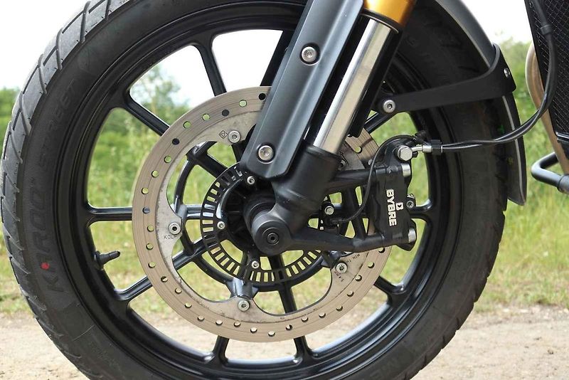 Čtyřstovky Scrambler X a Speed otevírají dveře ke značce Triumph mladým či začínajícím jezdcům.