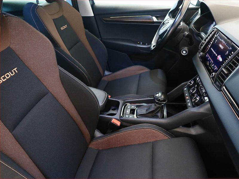 Škoda Karoq (2021) Scout 2.0 TDI - fotka 9 z 17