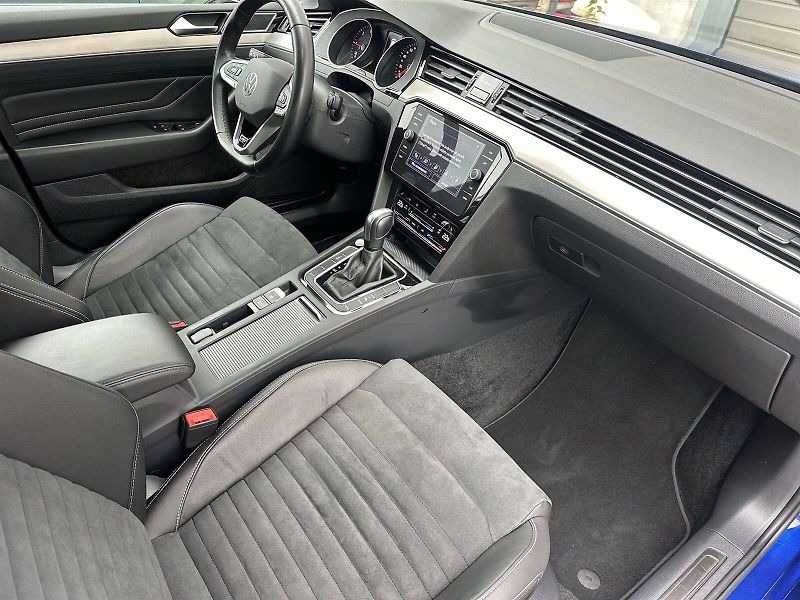 Volkswagen Passat Variant (2023) 2.0 TDI 4Motion DSG R-Line - fotka 10 z 35