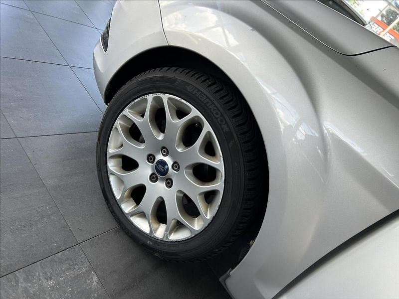 Ford Focus 1,6   SERVISKA,KLIMATIZACE - fotka 17 z 17