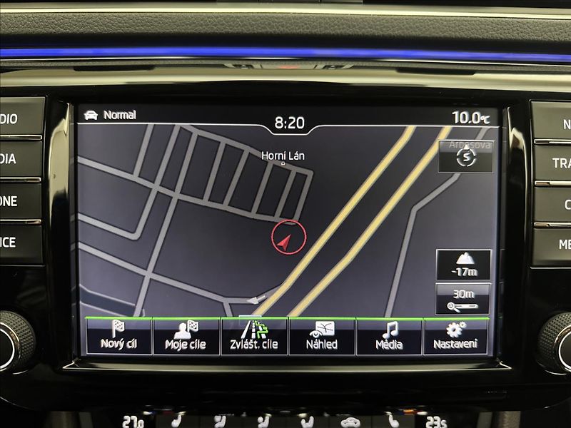 Škoda Superb 2,0 TDi 110kW L&K DPH ACC DCC - fotka 27 z 56