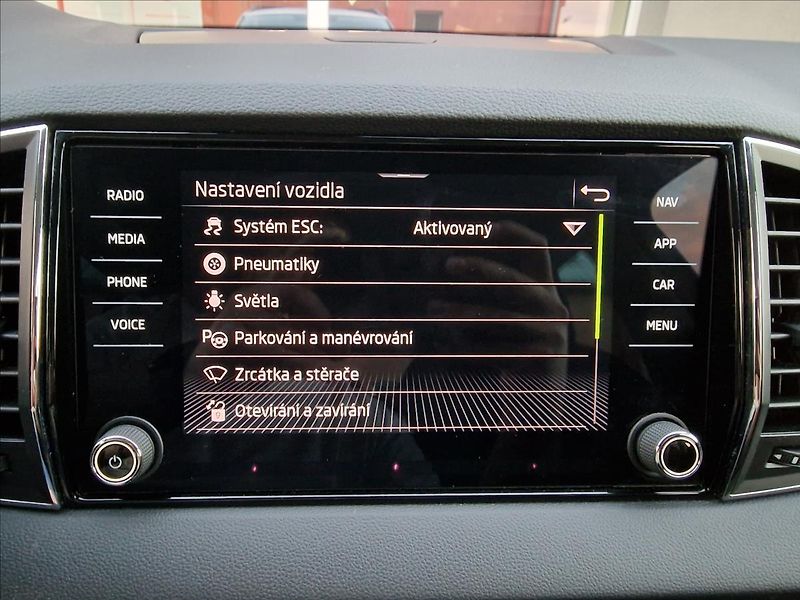Škoda Karoq 2.0 TDI Style DSG,ČR,1.Maj - fotka 34 z 50