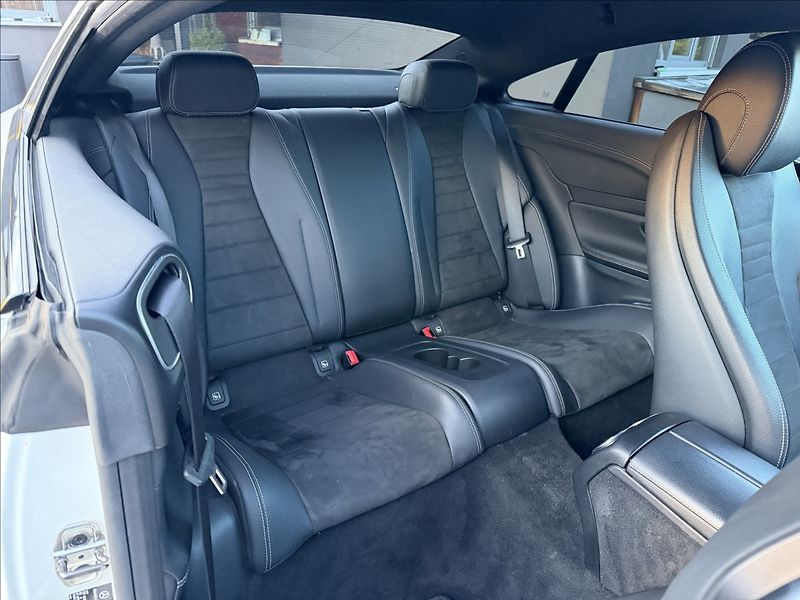 Mercedes-Benz Třídy E 220d 4Matic AMG - fotka 26 z 29