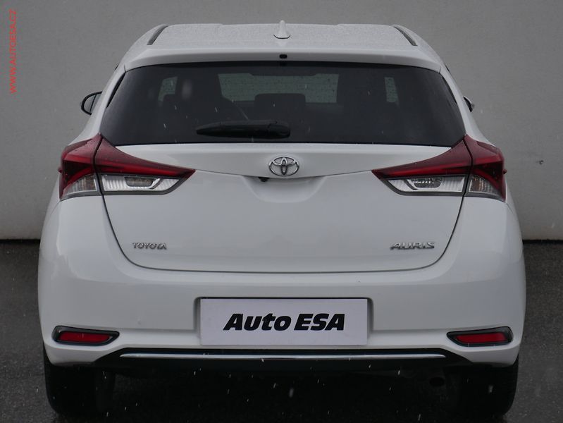Toyota Auris (2017) 1.6i, ČR, AC, kamera - fotka 5 z 21