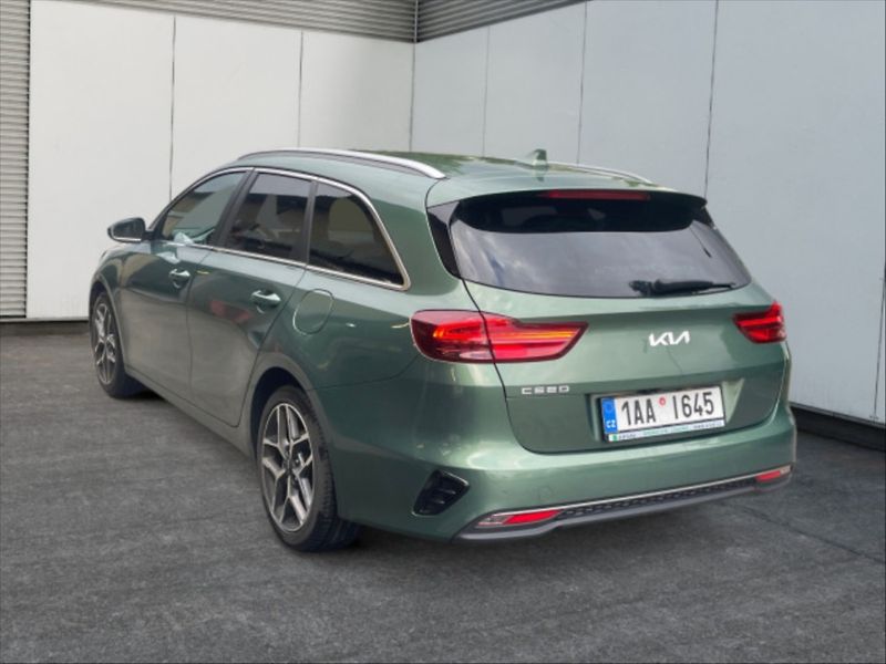 Kia Ceed 1,5 TGDI Top AT - fotka 4 z 10