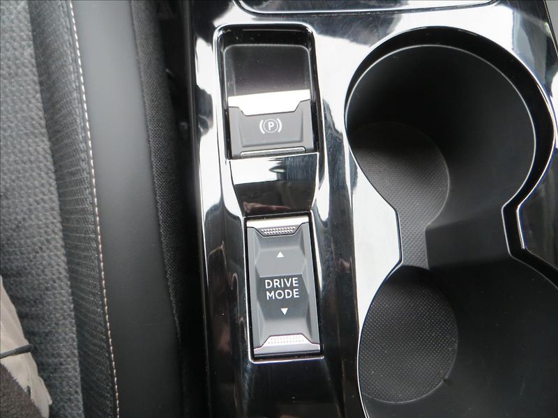 Peugeot 208 1,2 74kW e-DCS6 ALLURE ČR - fotka 13 z 24