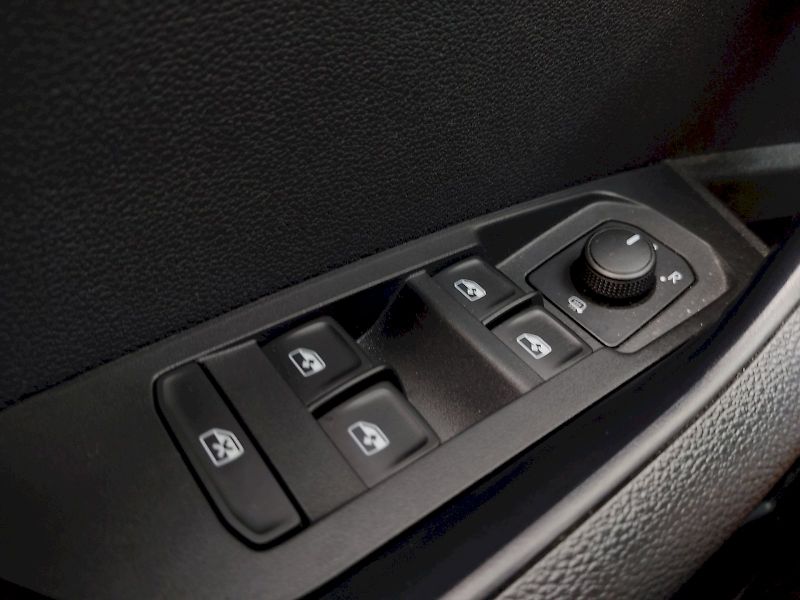 Škoda Karoq (2021) Active 1,5 Tsi - fotka 23 z 34