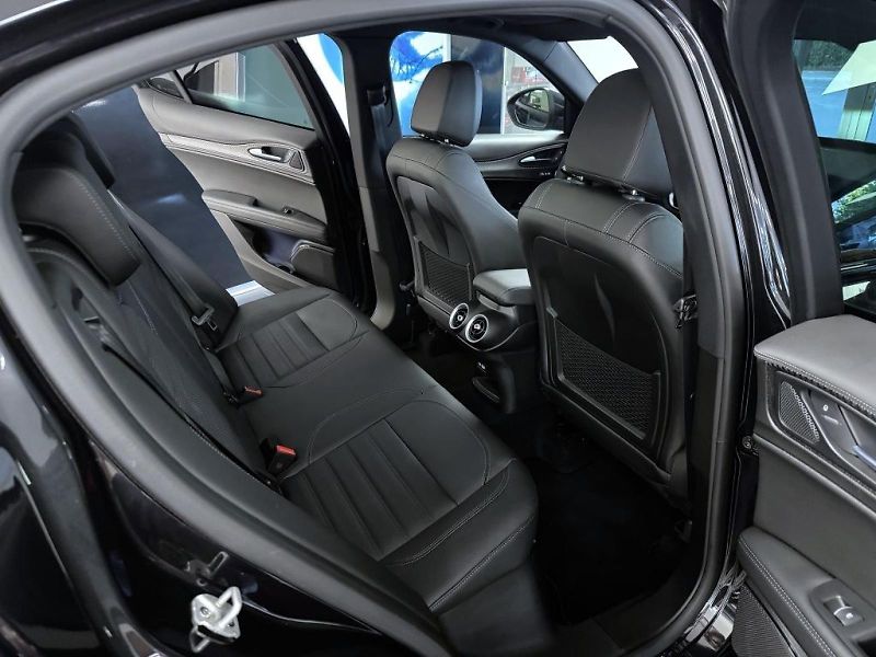 Alfa Romeo Stelvio (2025) 2.9 V6 BiTurbo 520k QV Carbon - fotka 11 z 28