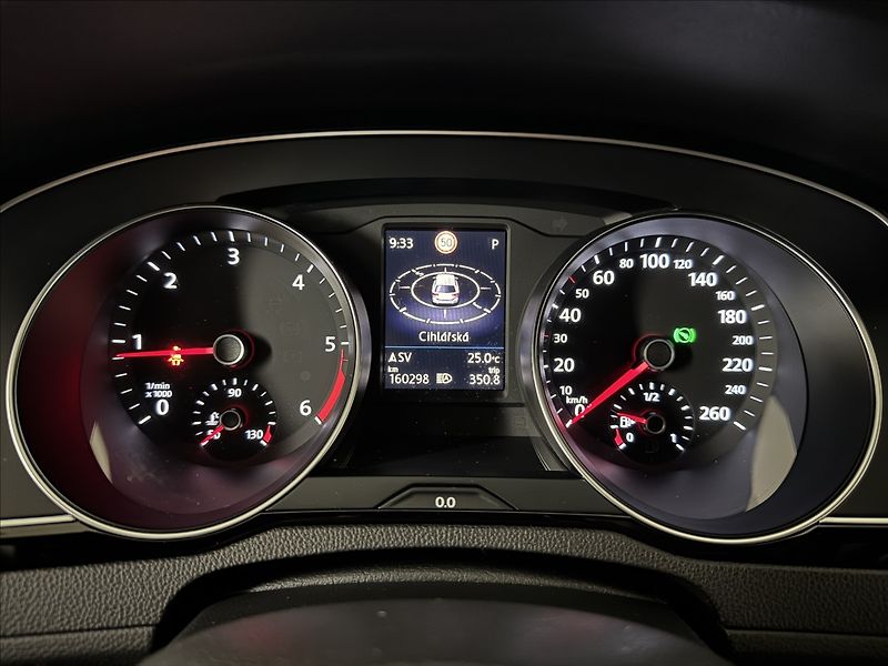 Volkswagen Passat 2,0 TDi  DSG R-Line LED Assist - fotka 25 z 44