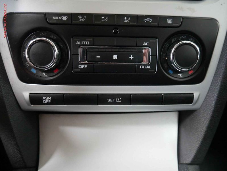 Škoda Octavia (2009) 1.9TDI, AC, temp - fotka 14 z 15