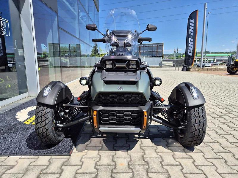 Can-Am (2026) CANYON Redrock MY2026 - fotka 9 z 30