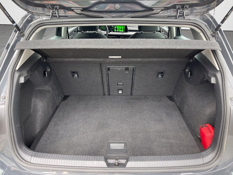 Volkswagen Golf (2022) 1,5 eTSI 110 kW DSG Style Plus - fotka 28 z 30