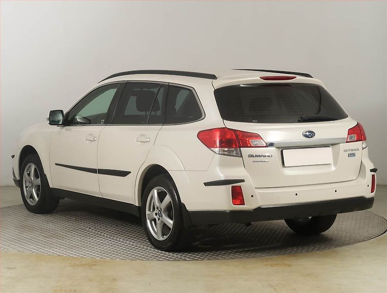 Subaru Outback (2012) 2.0 D, 4X4, Xenony, Tempomat - fotka 4 z 19